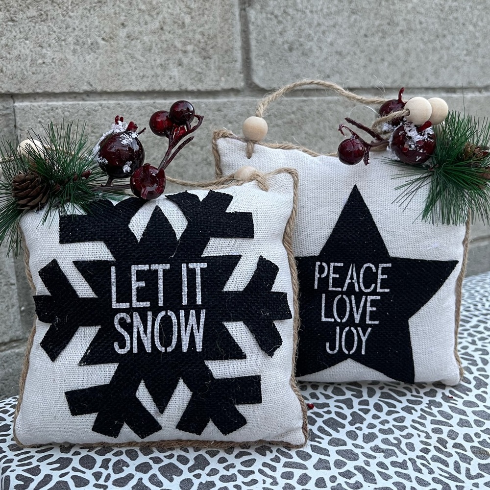 Mini decorative Christmas pillows